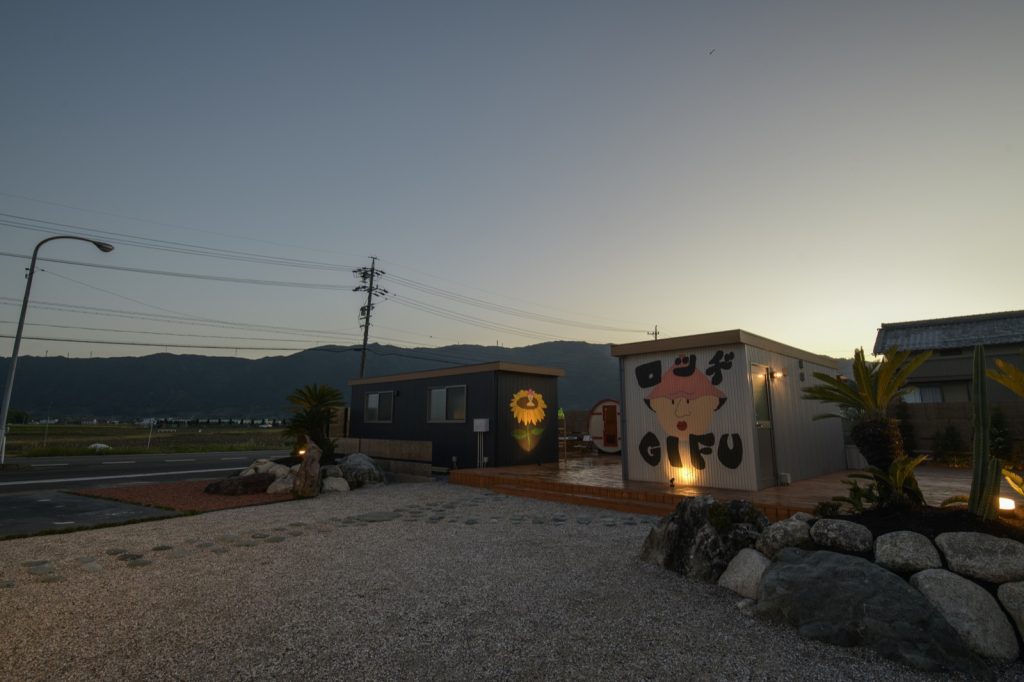 夕暮れの岐阜県海津市ロッヂ岐阜
